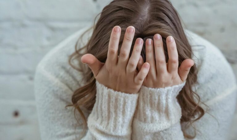 Cefalea: ¿Cómo identificarla y cuándo es necesario consultar con un especialista?