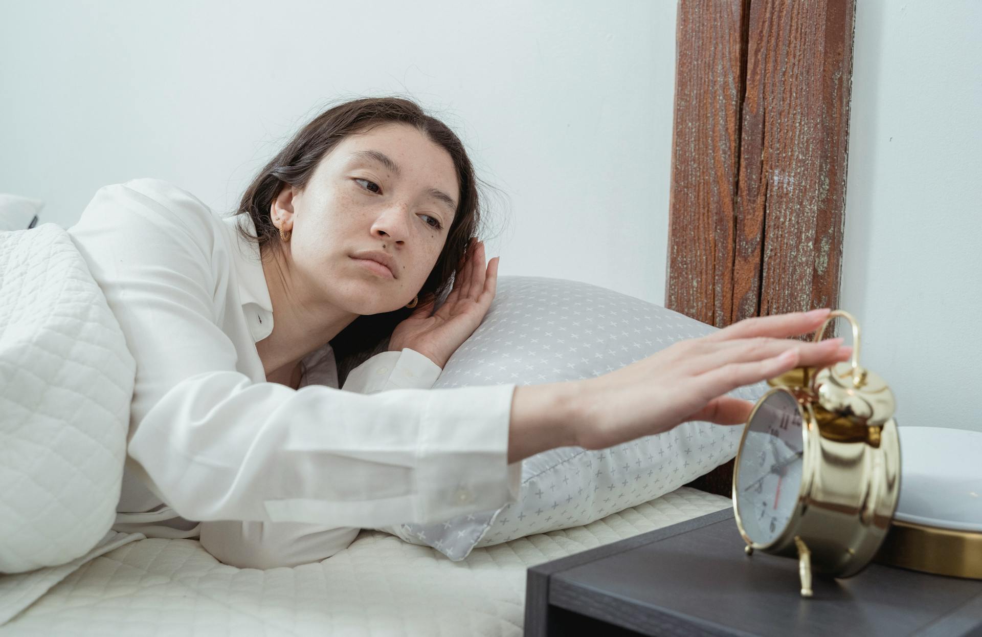 ¿Es bueno posponer la alarma del despertador? Esto dice la ciencia/Pexels