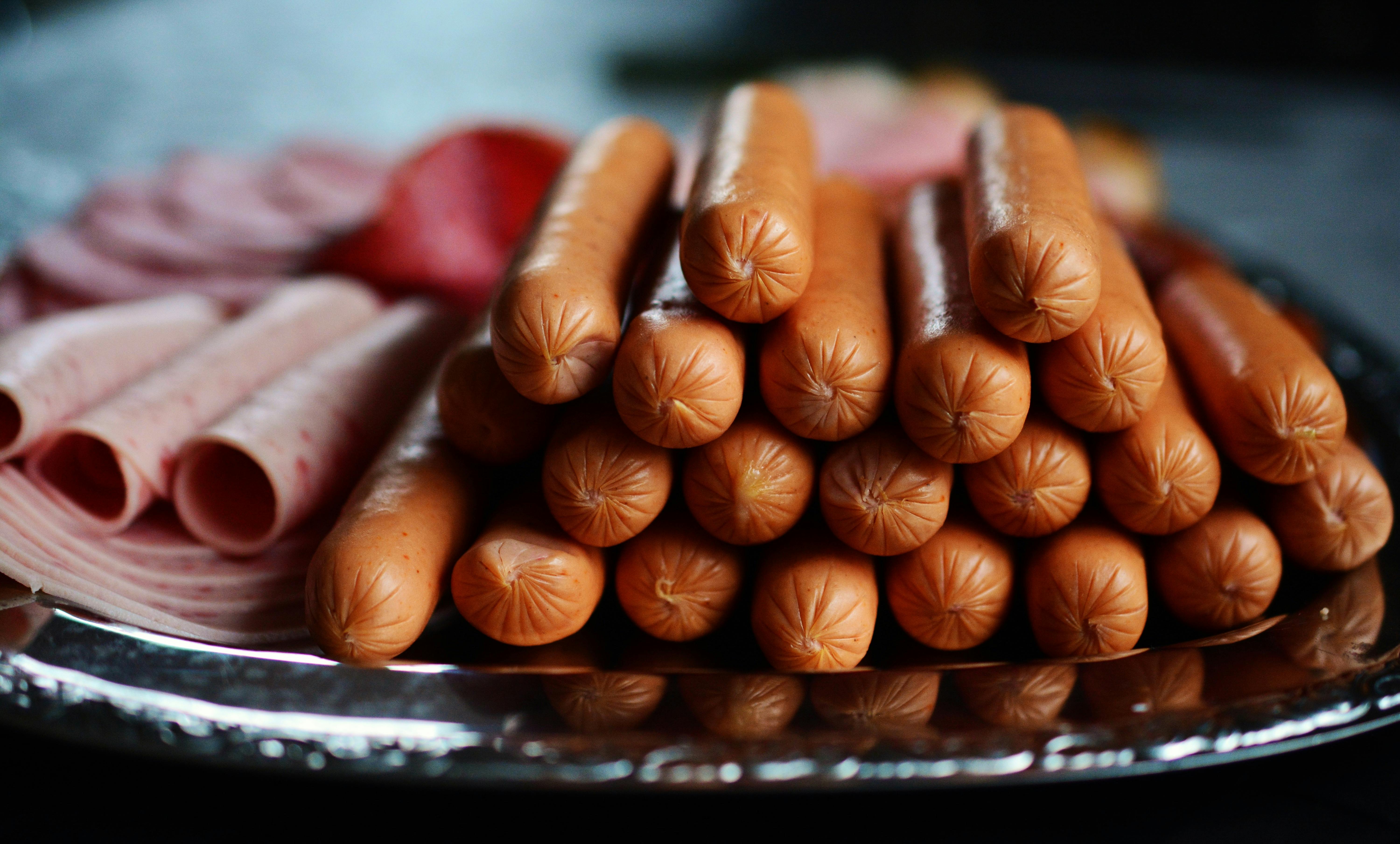 El hot dog es una porción de alimento ultraprocesado, y el pan elaborado con granos refinados es otra/Pixabay