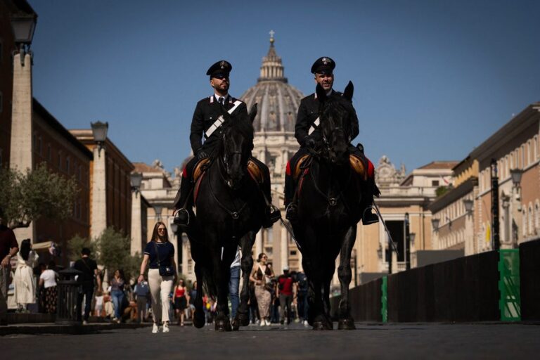El cónclave se blinda: Vaticano desactivará este miércoles la señal de los celulares y requisará aparatos