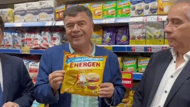 Ministro Valenzuela destaca presencia de avena chilena en supermercado de Indonesia: “Es un orgullo para La Araucanía”