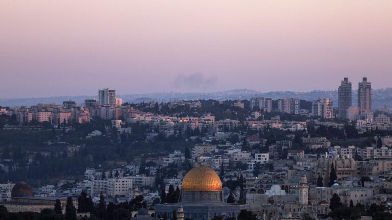 Petróleo registra las mayores ganancias desde 2022 tras ataques y respuestas entre Israel e Irán