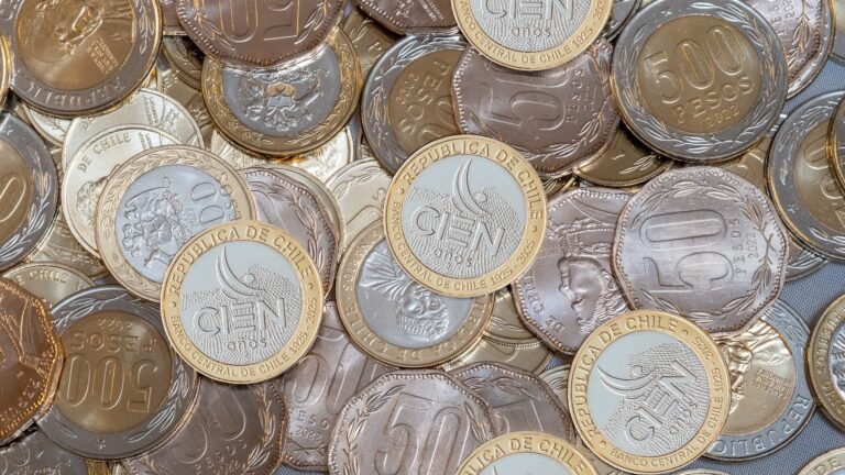 Desde este lunes comienzan a circular las nuevas monedas de 100 pesos: ¿Cómo obtenerlas?