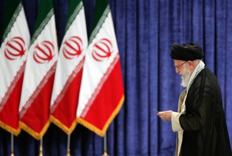 Jamenei advierte a Estados Unidos que no intervenga en la guerra: “Esta nación no se rendirá ante nadie”