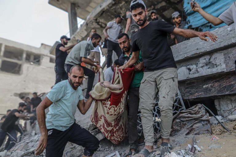 Casi 100 palestinos muertos por ataques israelíes contra Gaza durante las últimas 48 horas