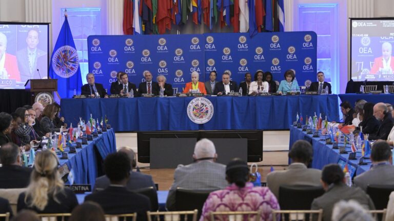 Estados Unidos insta a Latinoamérica a definir 