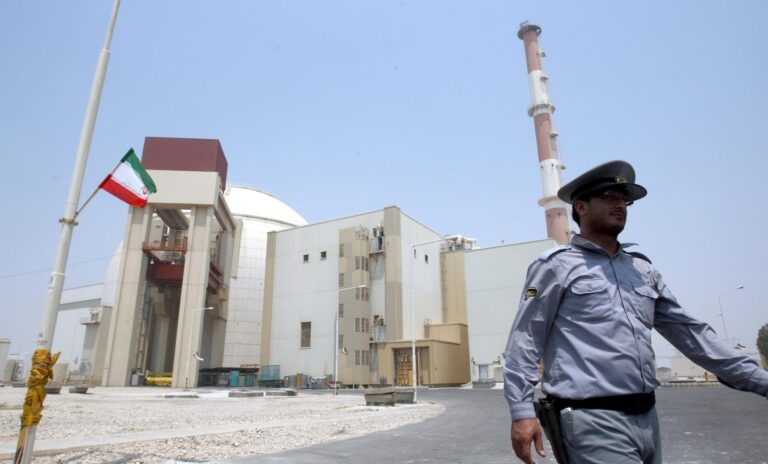 Agencia Internacional de Energía Atómica advierte desastre que resultaría de un ataque a planta nuclear iraní