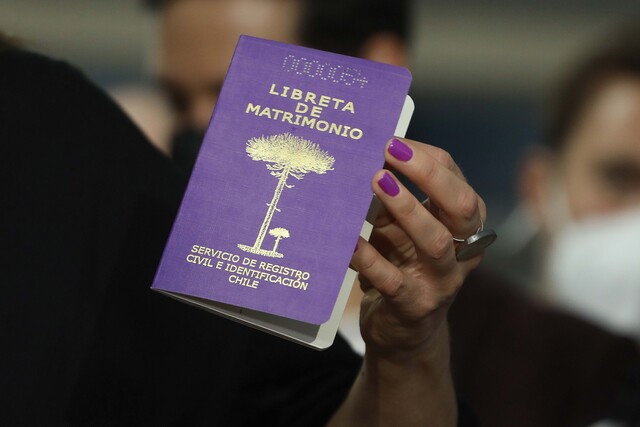 Cadem: Matrimonio igualitario, eutanasia y aborto en tres causales son los temas valóricos que generan mayor consenso en el país