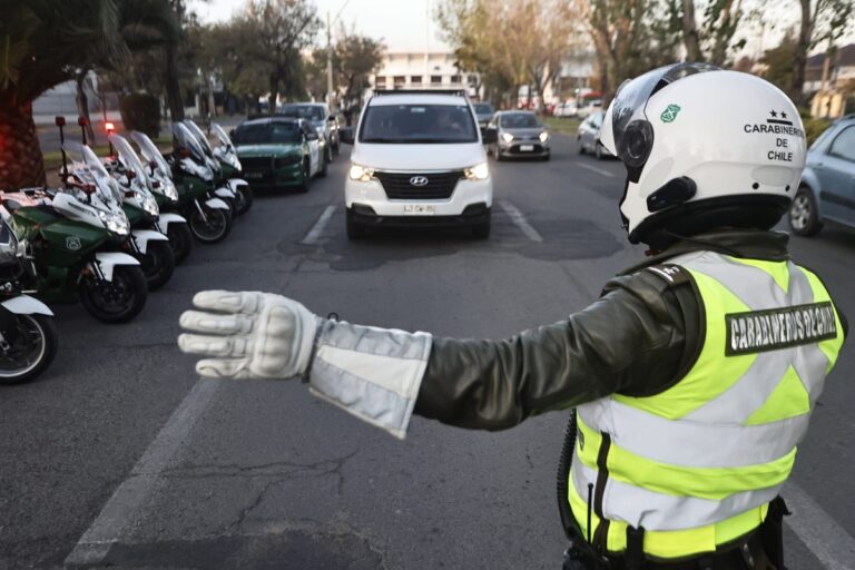 Arriesgan multas: ¿Qué autos tienen prohibido circular en Santiago este miércoles 25 de junio debido a la restricción?