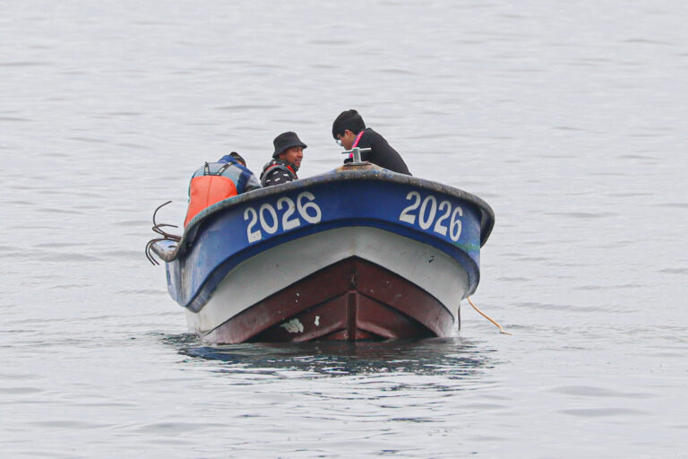 Encuentran en Coronel barco de tres pescadores que están desaparecidos desde el viernes