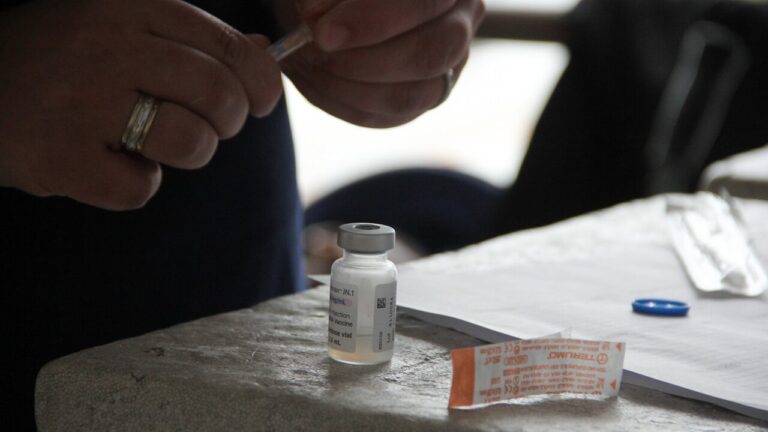 Contraloría investigará al Minsal por pérdida de 1,2 millones de vacunas contra la influenza en campaña 2024