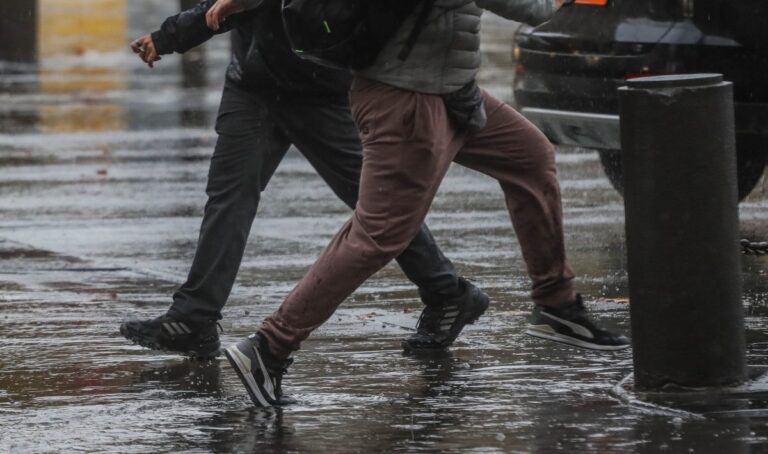 Sistema frontal en la RM: ¿Cuánta lluvia caerá en Santiago?