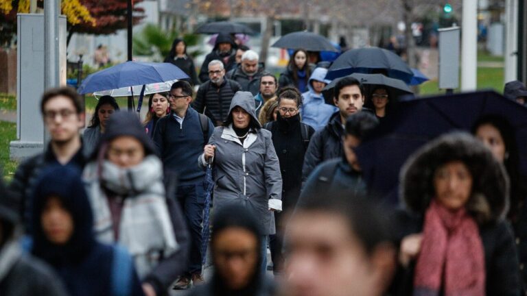 Subtel pide a empresas de telecomunicaciones tomar medidas preventivas ante sistema frontal en la Región Metropolitana