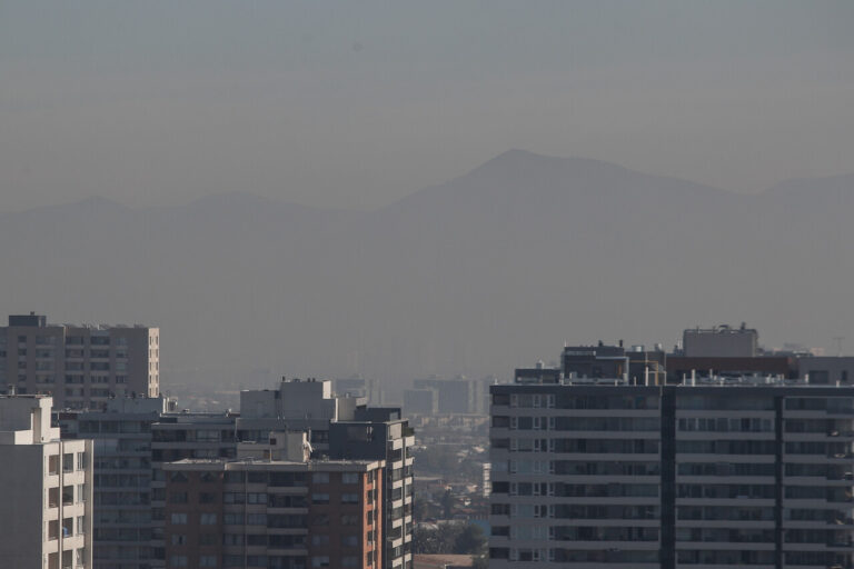 Decretan alerta ambiental en la Región Metropolitana para este domingo 8 de junio