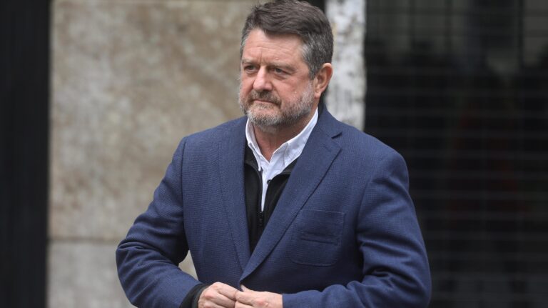 Claudio Orrego pide “prudencia” ante informe de Contraloría por rendiciones incompletas del Gore RM