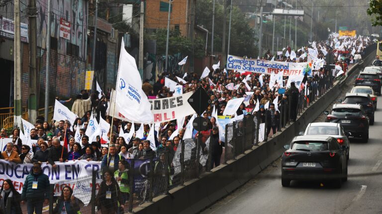 De la violencia escolar a la titularidad: Las demandas del Colegio de Profesores al Mineduc