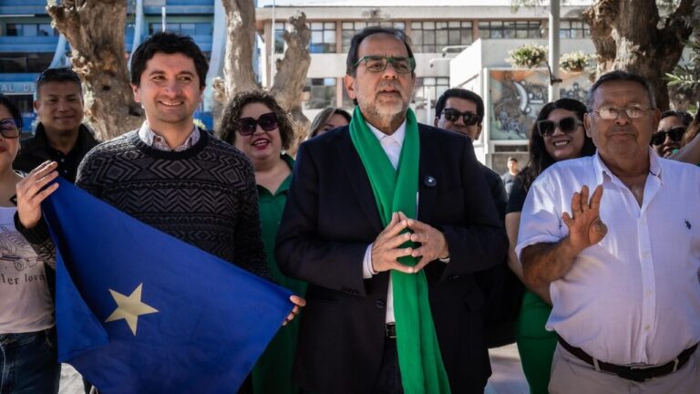 Mulet no alcanzará a llegar a Santiago para el conteo de votos: Vuelo desde Copiapó fue reprogramado