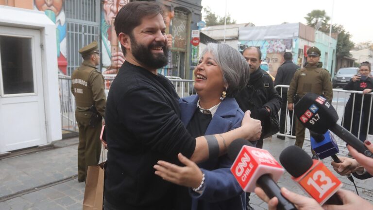El despliegue de Jara tras ganar las primarias: Se reúne con el Presidente Boric y alista encuentro con partidos del oficialismo