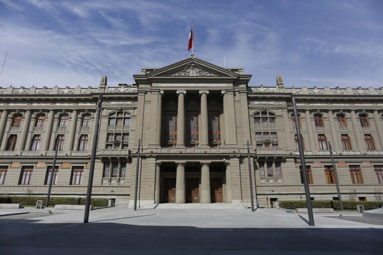 Corte Suprema ordena pagar $15 millones de indemnización a pareja de víctima detenida y torturada en 1973