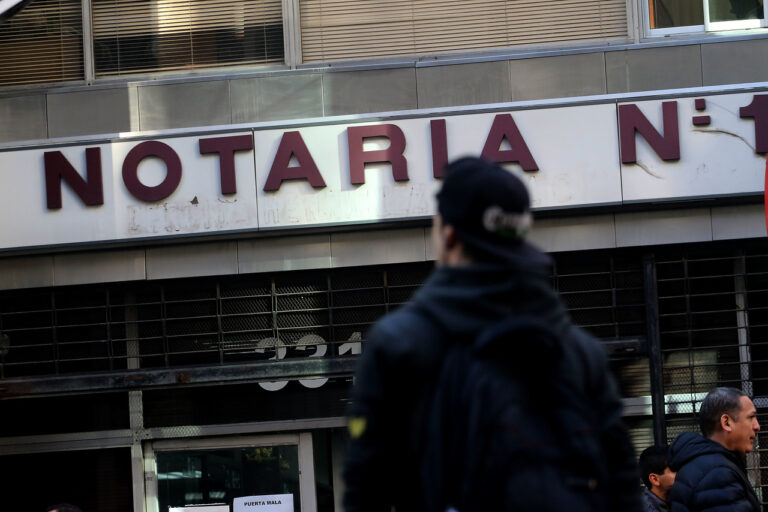 Columna de Amaya Fraile y Catalina Mendoza: Notarías, digitalizar hasta que duela (pero no demasiado)