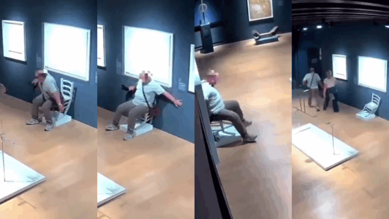 Turista se sentó en la 
