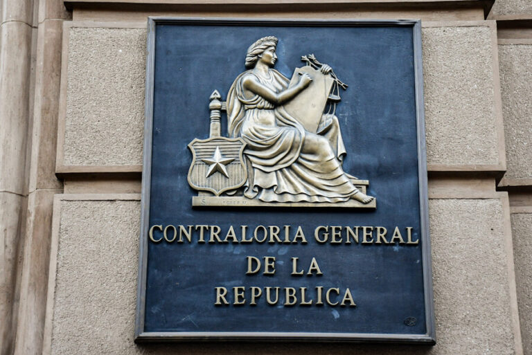 Tensión con el Colegio de Profesores: Contraloría oficia a 232 municipios para informar sanciones salariales a profesores en paro