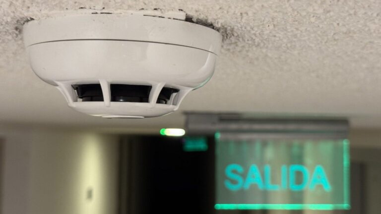 Pasa al Senado proyecto que busca obligar a viviendas a instalar detectores de humo: ¿De qué se trata?