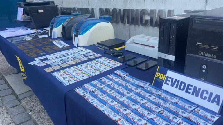 PDI detiene a banda que vendía documentos públicos en Valparaíso: Los ofrecían a $100.000