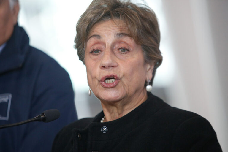 Gobierno veta artículos impulsados por el propio Ejecutivo en proyecto proinversión y genera fuerte tensión en la Cámara