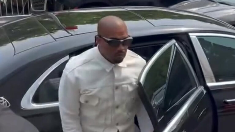 Kanye West aparece en el juicio de Diddy mostrando apoyo al rapero acusado