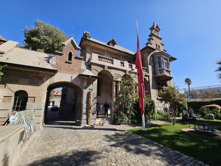 Revelan que Fundación Salvador Allende pagó deuda de $560 millones al Serviu con obras que nunca salieron del edificio