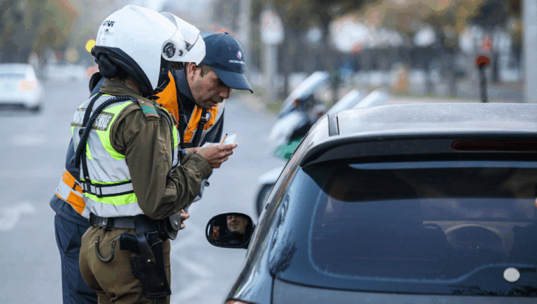 Restricción vehicular: Los autos que no pueden circular este viernes 6 de junio en Santiago