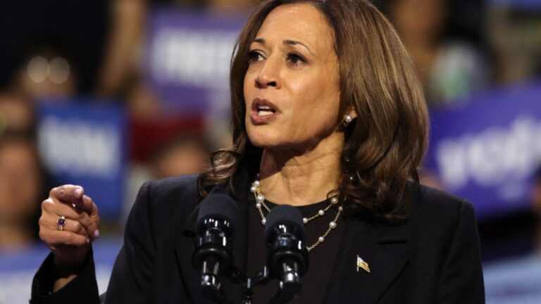 Kamala Harris denuncia las redadas del ICE y de la Guardia Nacional como parte de la “agenda cruel y calculada” de Trump