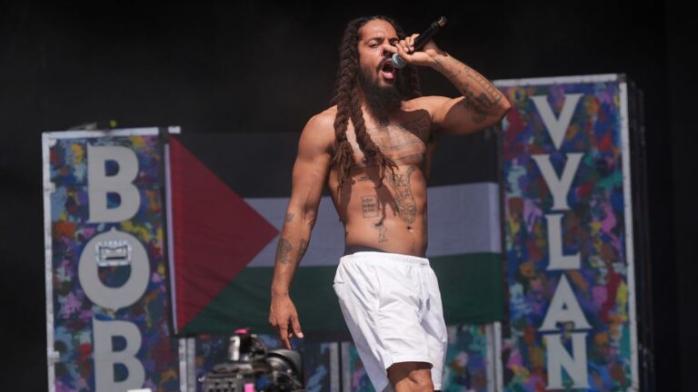 Estados Unidos revoca visas del dúo Bob Vylan por cánticos contra el ejército de Israel