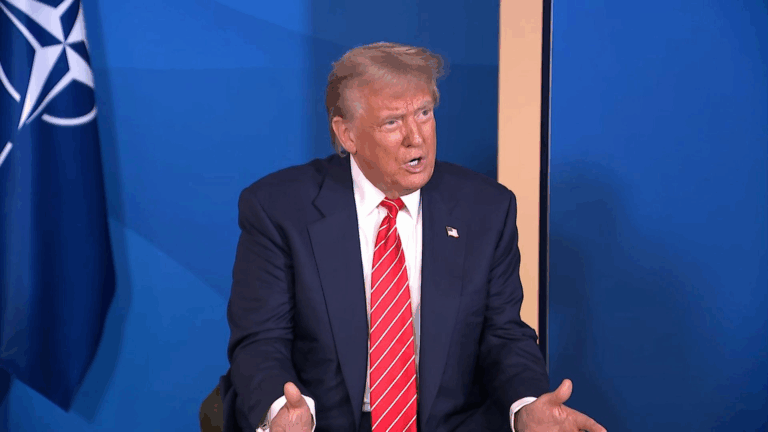 Donald Trump insiste en que los ataques a Irán causaron una 