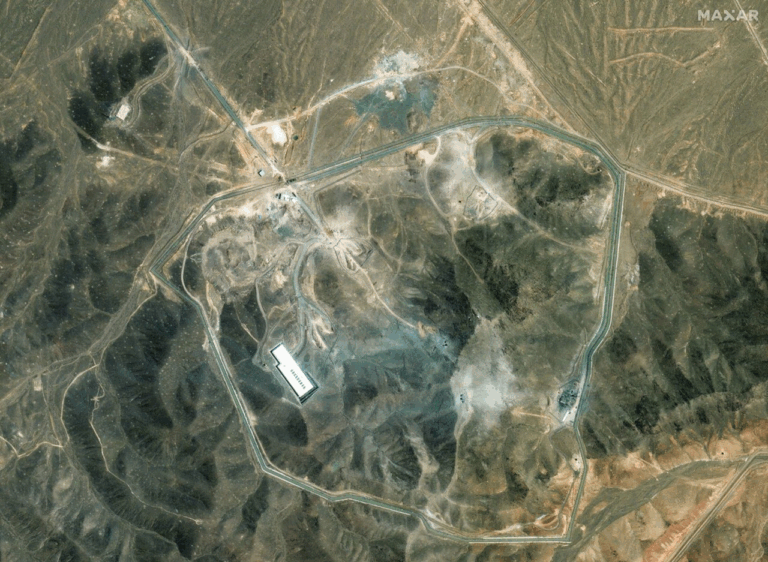Imágenes satelitales parecen mostrar nueva actividad en una instalación nuclear de Irán