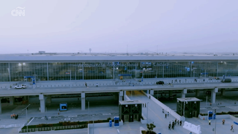 Tiene duchas, habitaciones inspiradas en el lujo y gastronomía de primer nivel: La nueva ciudad aeropuerto de Latinoamérica