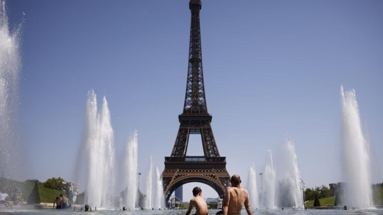 Ola de calor azota a Europa: Altas temperaturas provocan cierre de la Torre Eiffel