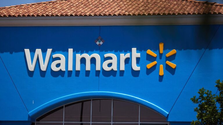Al menos 11 personas fueron apuñaladas en ataque masivo en supermercado Walmart en Estados Unidos