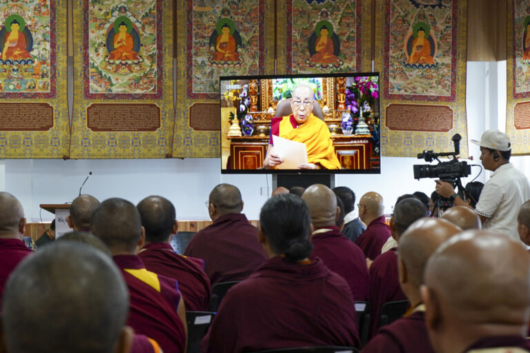 Dalái lama confirma que reencarnará pese a la oposición de China: Proceso místico no se ha realizado en casi nueve décadas