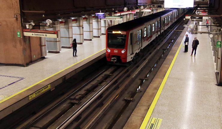 Metro informa funcionamiento parcial de la Línea 1 por persona en la vía