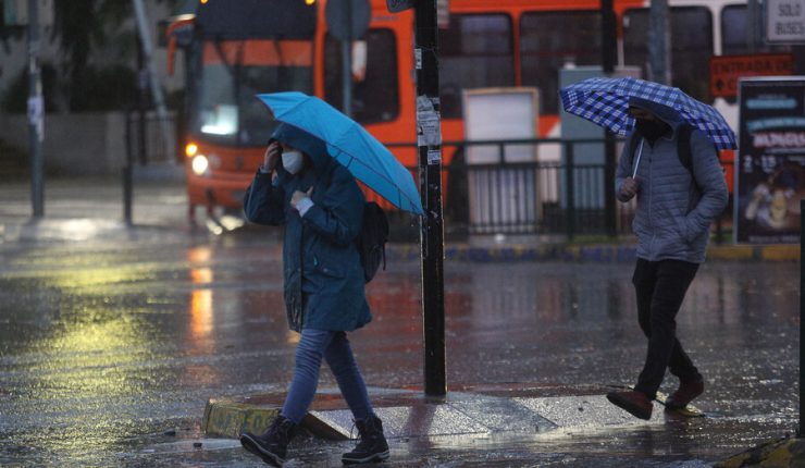 Senapred activa alertas preventivas por vientos, lluvias y tormentas eléctricas en cinco regiones del país