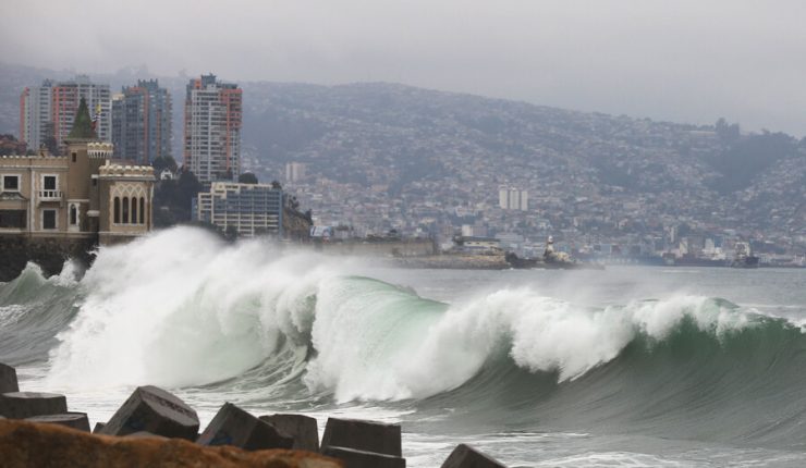 Tras terremoto 8,8 en Rusia: Esta es la hora estimada de llegada de olas a la costa chilena