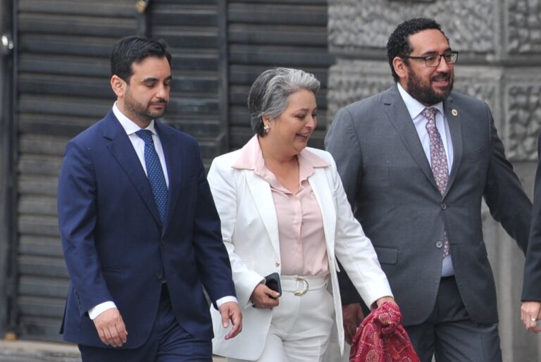 ¿Salir del gobierno para sumarse al comando de Jeannette Jara? Ministros Cataldo y Gajardo responden