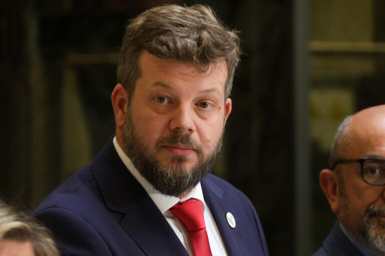 Johannes Kaiser inscribe oficialmente su candidatura presidencial en el Servel