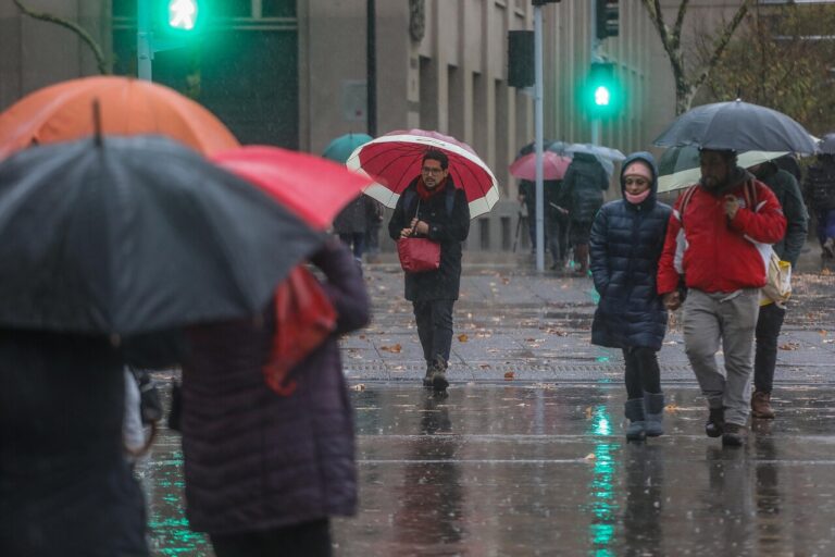 Decretan alerta temprana preventiva para la Región Metropolitana por lluvias y viento: ¿Cuál es el pronóstico?