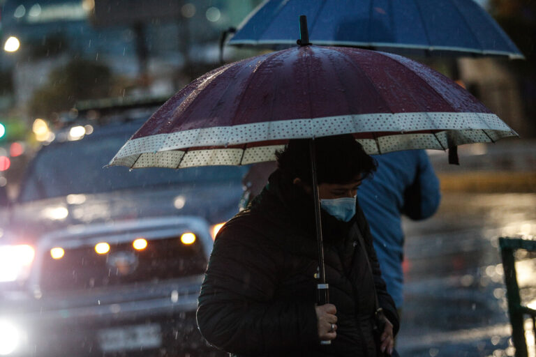 Pronostican sistema frontal que traerá lluvias, frío e incluso una tormenta eléctrica a Santiago esta semana