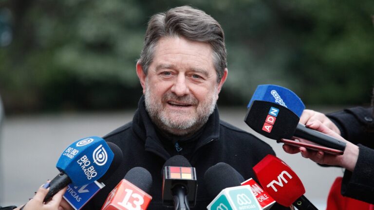 Orrego sobre cores republicanos y UDI que buscan destituirlo: 