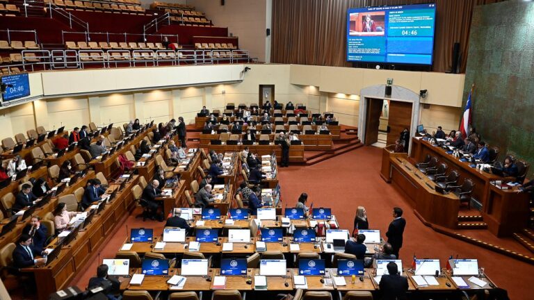 Bajo quorum en la Cámara provoca reiteradas interrupciones de debate sobre proyecto que busca poner fin al CAE