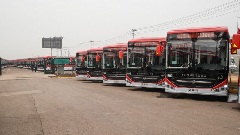 Llegan más de 300 buses eléctricos al Gran Santiago: Comenzarán a circular entre julio y agosto
